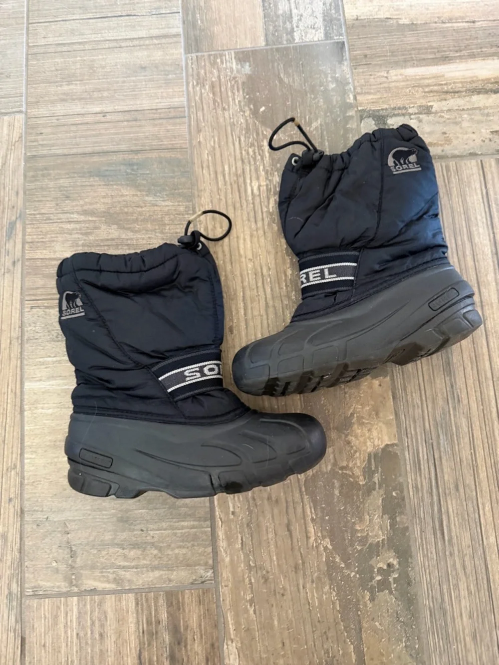 Sorel youth boots size 4 in black